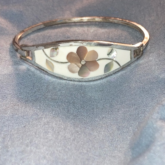 Jewelry - Silver Mother-of-Pearl Flower Inlay Bangle Bracelet Alpaca Mexico 925